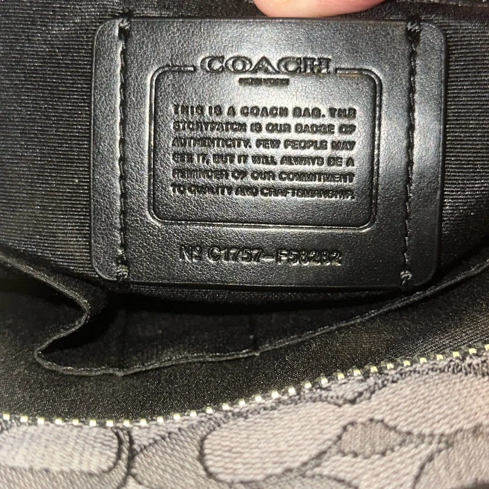 ***SOLD** NWOT Coach Canvas & Leather Signature Gallery Tote - Picture 14 of 15